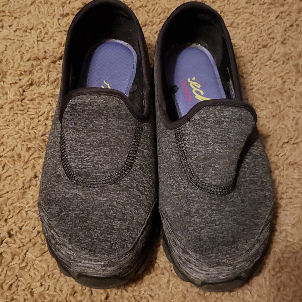 Skechers slip on women's shoes